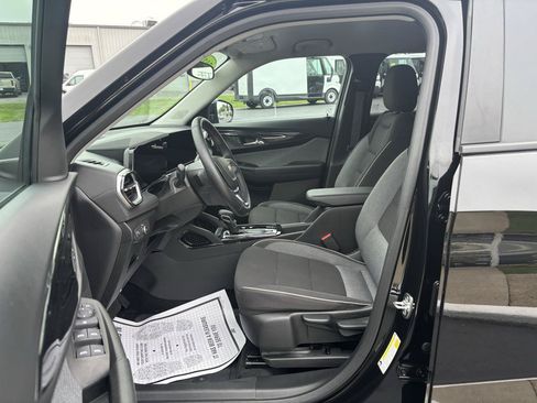 Used 2026 Chevrolet TrailBlazer LT w/ LT Cold Weather Package AWD/4WD image 9