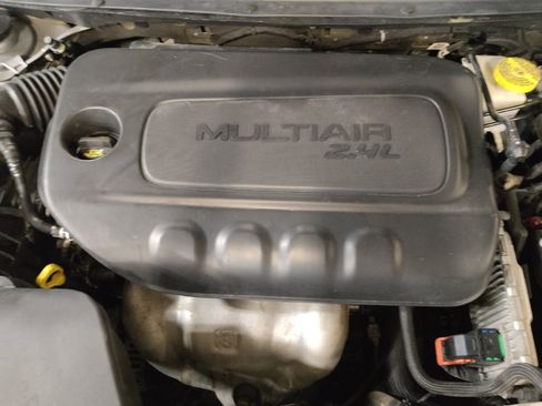 Used 2019 Jeep Cherokee Latitude Plus FWD image 30
