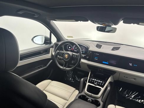 Certified 2024 Porsche Cayenne AWD/4WD image 13