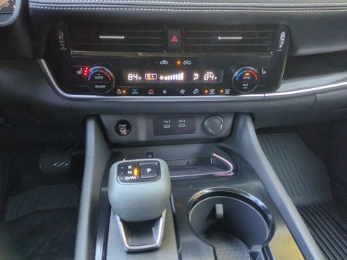 Used 2024 Nissan Rogue SL w/ SL Premium Package image 14