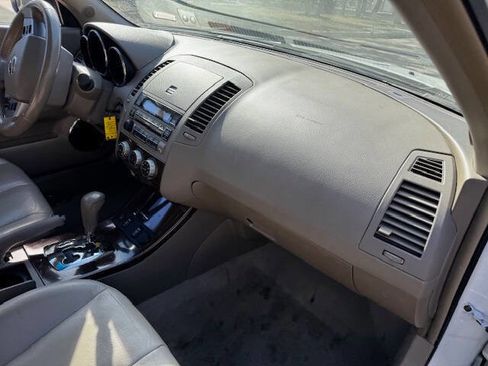 Used 2005 Nissan Altima 3.5 SE w/ (V01) Leather Pkg image 24