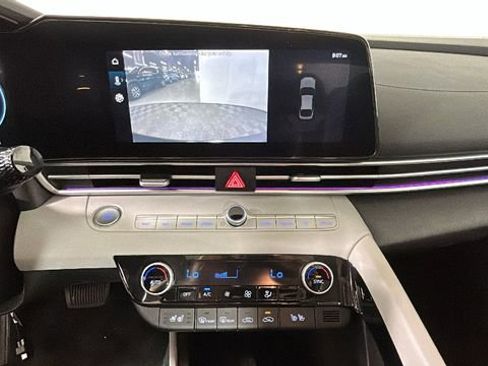 Used 2023 Hyundai Elantra Limited FWD image 25