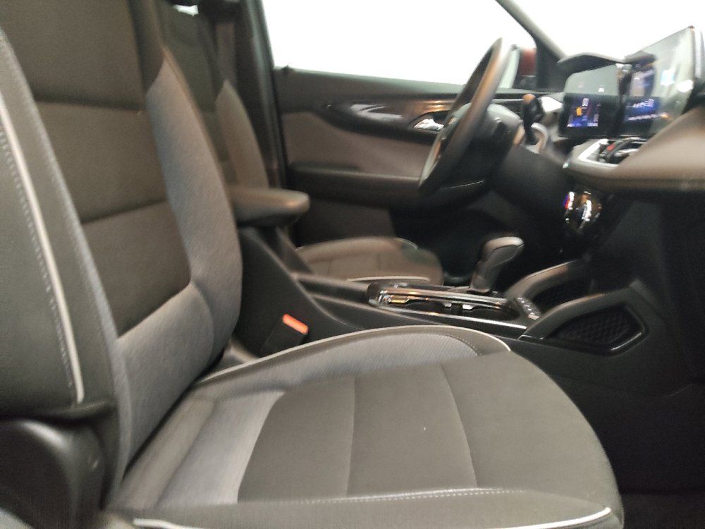 Used 2025 Chevrolet TrailBlazer LT w/ Driver Confidence Package FWD image 21
