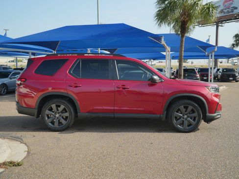 Used 2025 Honda Pilot Sport image 4