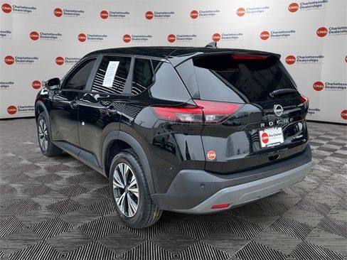 Used 2023 Nissan Rogue SV image 3