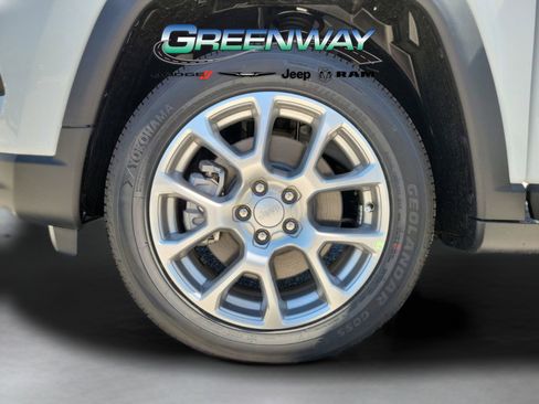 Used 2024 Jeep Compass Latitude AWD/4WD image 30