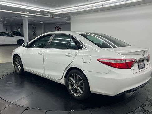 Used 2017 Toyota Camry SE FWD image 5