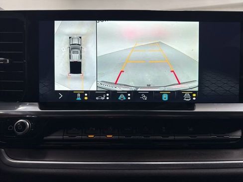 Used 2022 GMC Sierra 1500 SLT w/ SLT Premium Plus Package AWD/4WD image 18