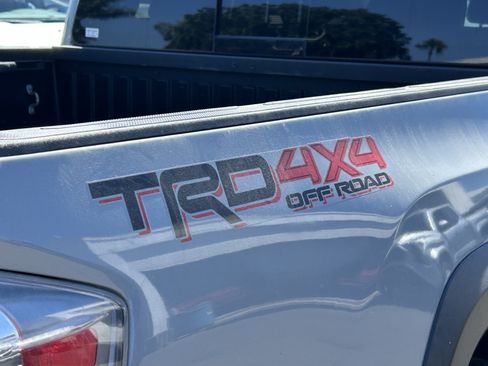 Used 2020 Toyota Tacoma TRD Off-Road AWD/4WD image 4