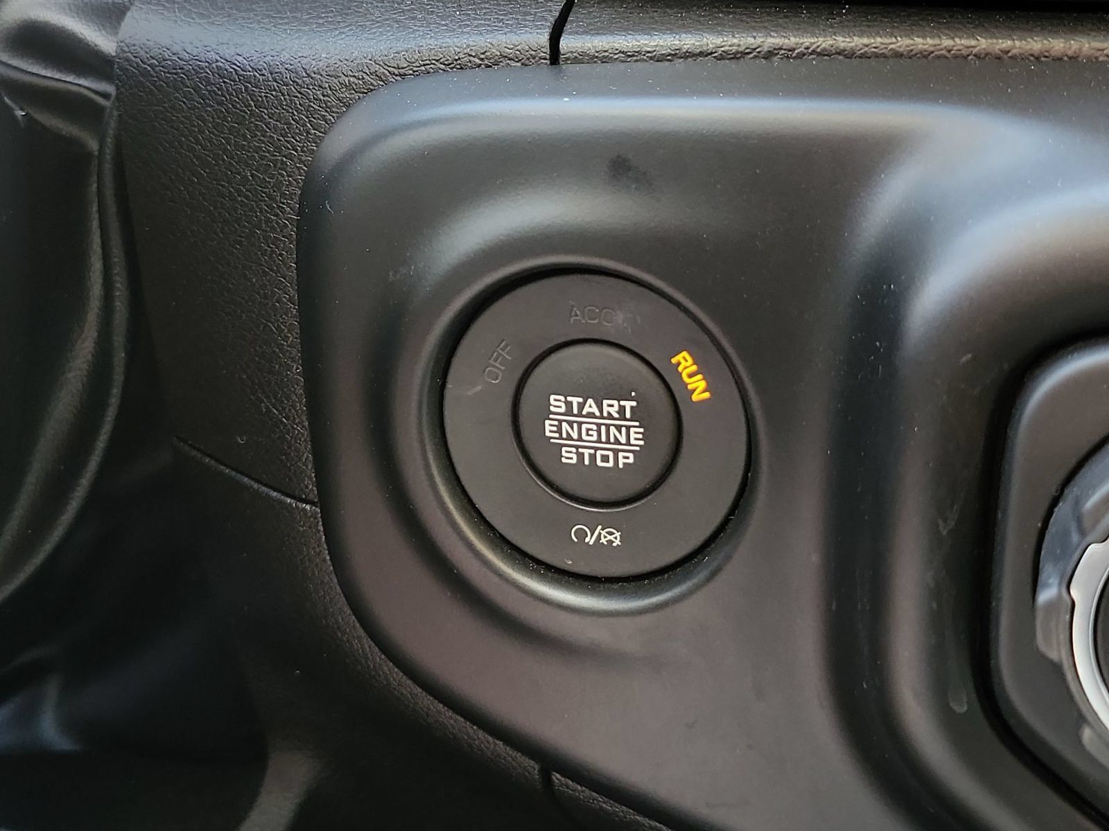 Used 2022 Jeep Gladiator Sport AWD/4WD image 16