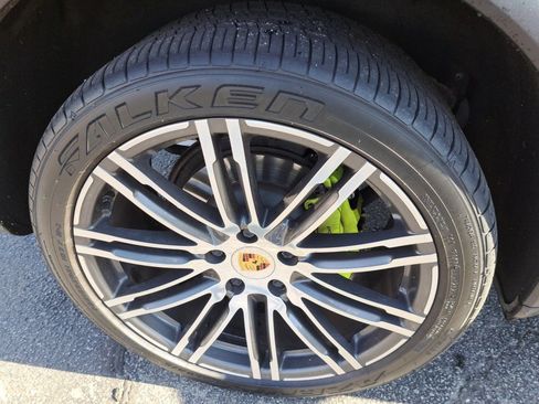 Used 2015 Porsche Cayenne S w/ Premium Package AWD/4WD image 17