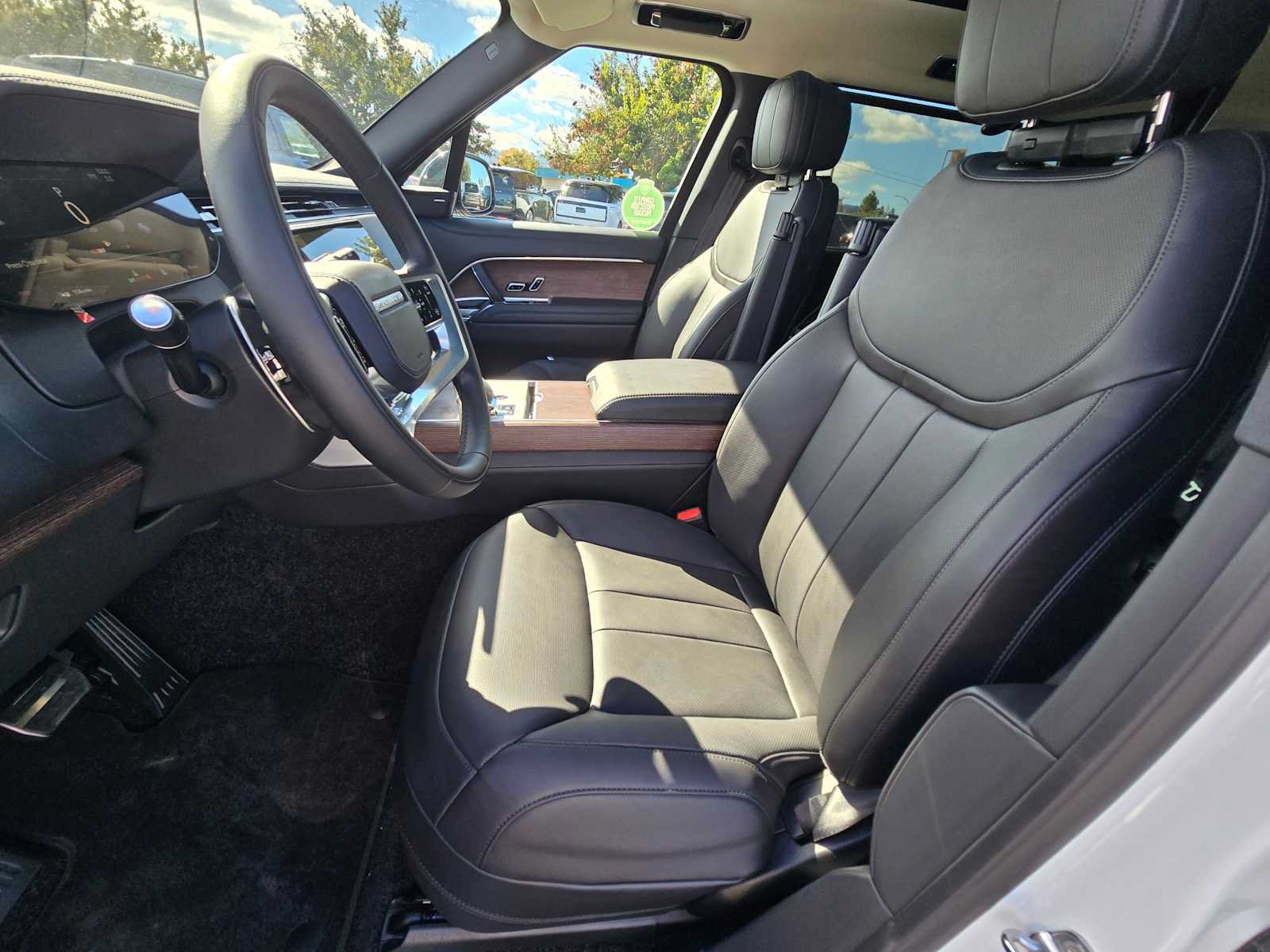 New 2025 Land Rover Range Rover Long Wheelbase SE AWD/4WD image 24