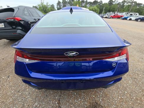 Used 2023 Hyundai Elantra SEL w/ Convenience Package FWD image 8