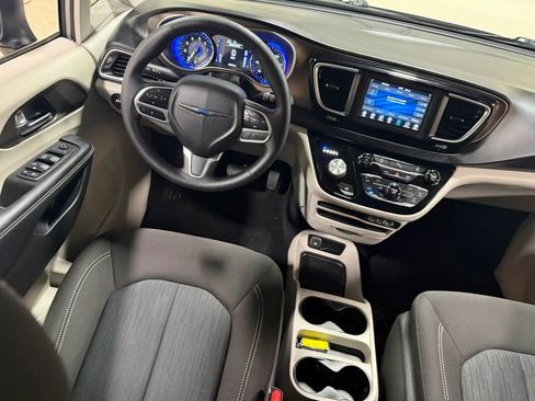 Used 2021 Chrysler Voyager L FWD image 48
