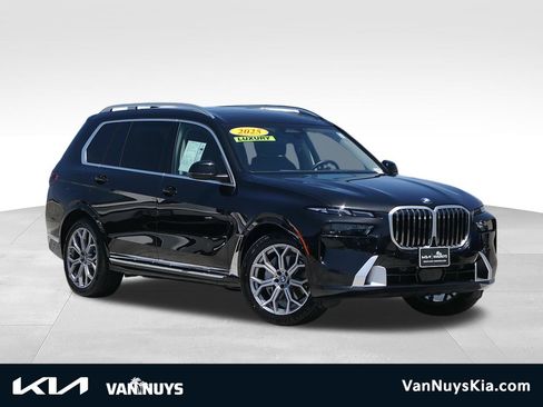 Used 2025 BMW X7 xDrive40i w/ Premium Package AWD/4WD image 1