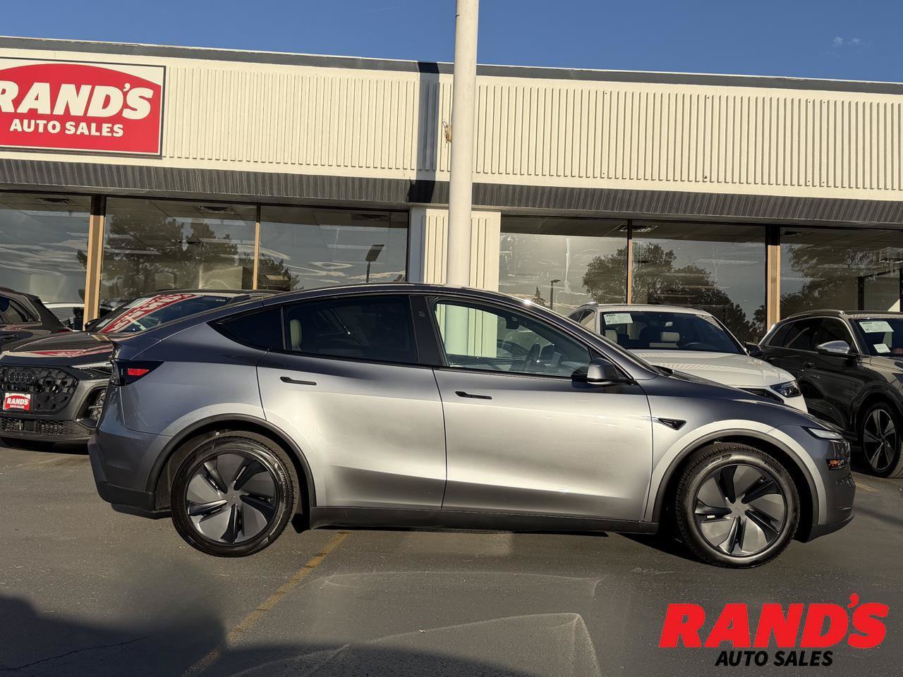 Used 2026 Tesla Model Y Long Range AWD/4WD image 1