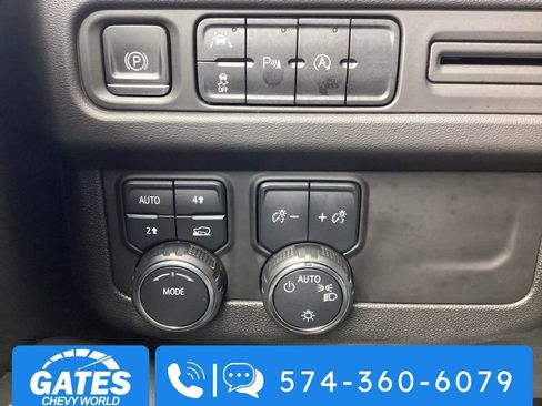 Used 2023 Chevrolet Suburban LT image 28