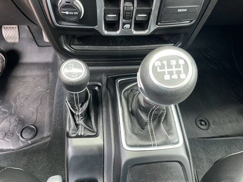 Used 2022 Jeep Wrangler Unlimited Sahara w/ LED Lighting Group AWD/4WD image 9