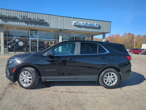 Used 2022 Chevrolet Equinox LT image 2