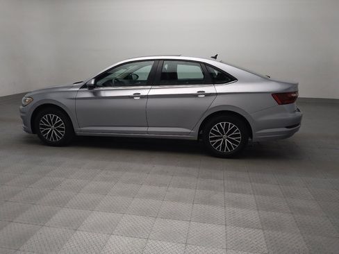 Used 2021 Volkswagen Jetta SE w/ SE Cold Weather Package image 3