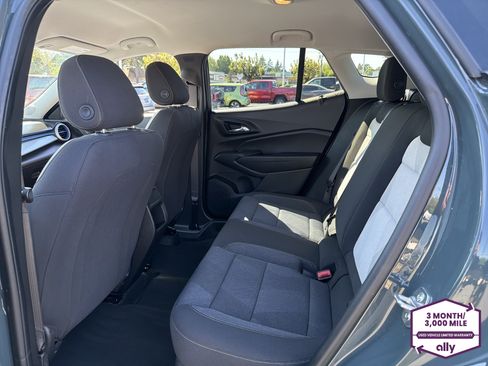 Used 2025 Chevrolet Trax LS w/ LS Convenience Package FWD image 11