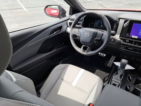 New 2025 Toyota Camry SE image 14