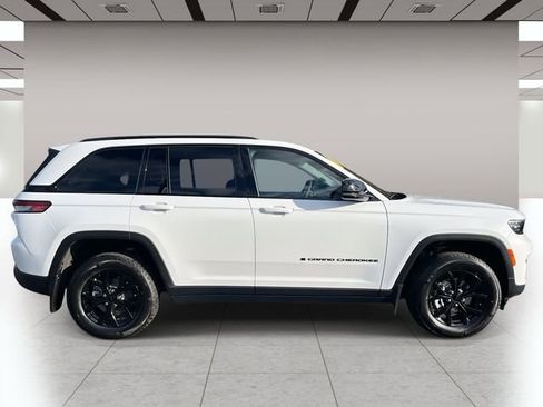 New 2025 Jeep Grand Cherokee image 2