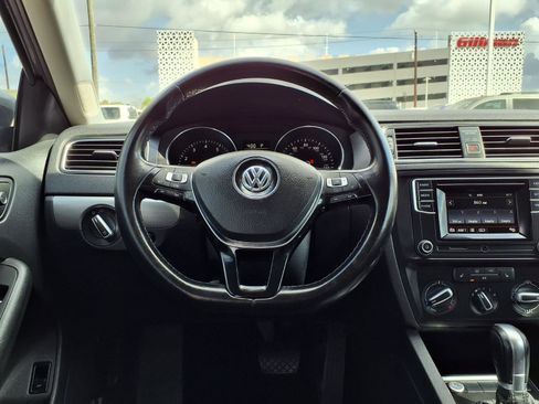 Used 2016 Volkswagen Jetta SE image 13