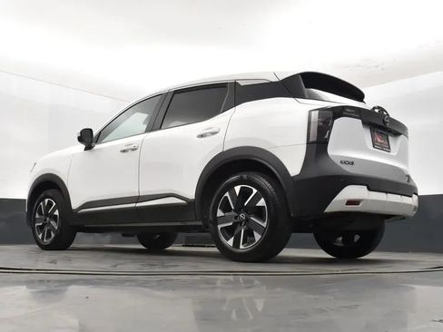 Used 2025 Nissan Kicks SV AWD/4WD image 12