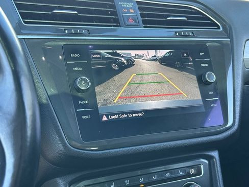 Used 2018 Volkswagen Tiguan SE w/ Panoramic Sunroof Package FWD image 25