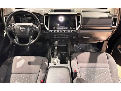 Used 2025 Nissan Frontier SV image 23