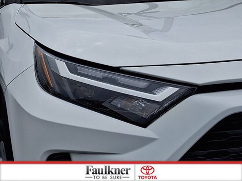 Used 2024 Toyota RAV4 LE AWD/4WD image 9