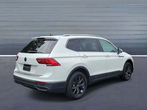 Used 2024 Volkswagen Tiguan SE FWD image 3