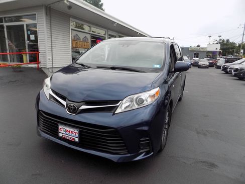 Used 2020 Toyota Sienna LE AWD/4WD image 10