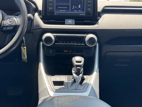 Used 2021 Toyota RAV4 LE w/ Carpet Mat Package (TMS) FWD image 15