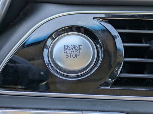 Used 2023 Genesis G70 2.0T image 33