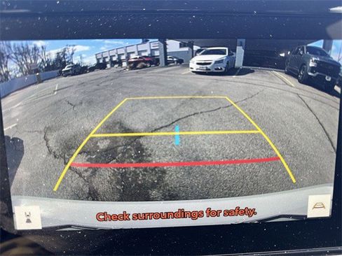 Used 2025 Toyota Camry SE image 18