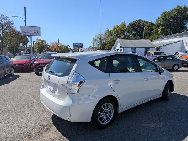Used 2014 Toyota Prius V Three FWD image 9