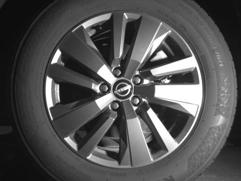 Used 2025 Nissan Pathfinder SV FWD image 17