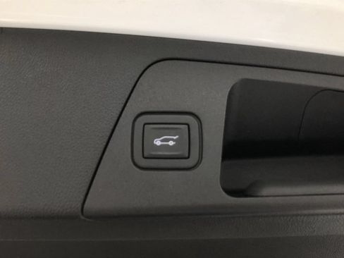Used 2020 Buick Envision Essence FWD image 23