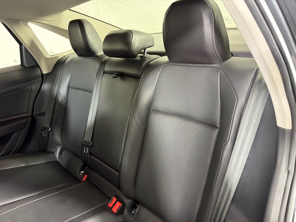Used 2019 Volkswagen Jetta SE w/ Cold Weather Package FWD image 20