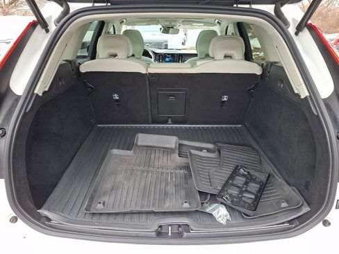 Certified 2023 Volvo XC60 B5 Plus image 28