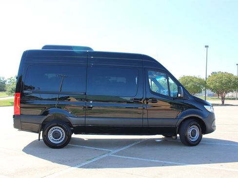 Used 2024 Mercedes-Benz Sprinter 2500 image 5
