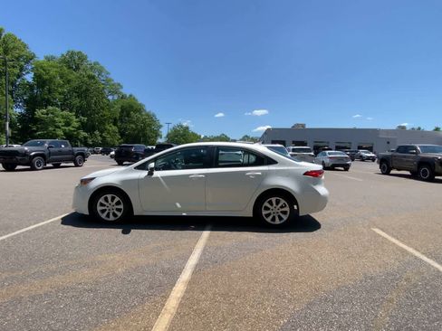 Used 2024 Toyota Corolla LE FWD image 8