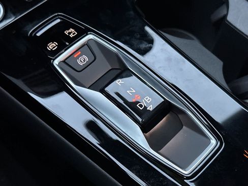 Used 2025 Audi A6 e-tron Premium Plus w/ Premium Plus image 21