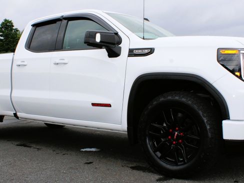 Used 2023 GMC Sierra 1500 Elevation w/ Preferred Package AWD/4WD image 5