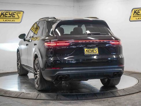 Used 2023 Porsche Cayenne Platinum Edition image 2