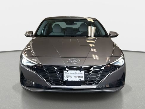 Used 2023 Hyundai Elantra Limited image 2