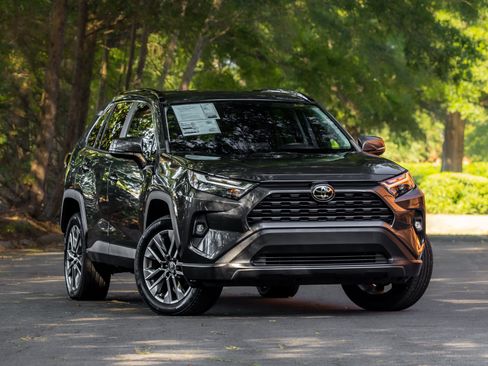 Used 2023 Toyota RAV4 XLE Premium FWD image 1