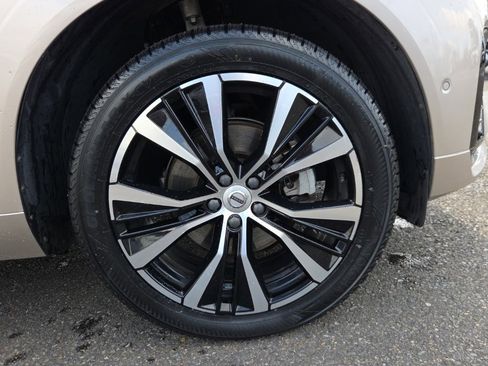 Used 2023 Volvo XC60 B5 Plus w/ Climate Package image 10